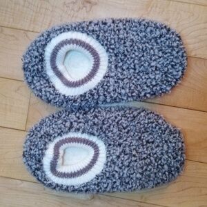 Fuzzy Slippers with no slip grip